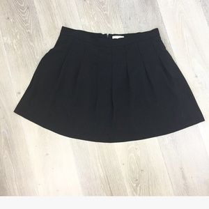 Bold and Pleated Black Skirt